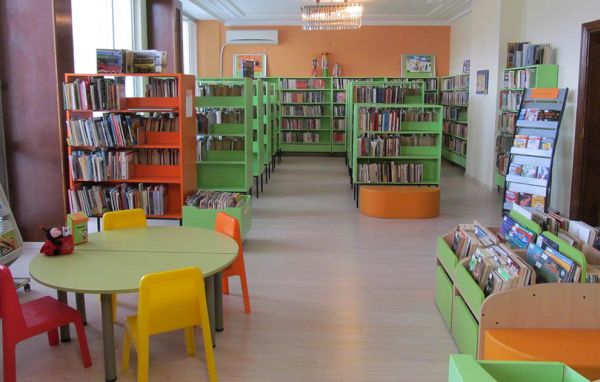 Със слънчеви цветове и удобства регионалната библиотека в Добрич посреща своите малки читатели